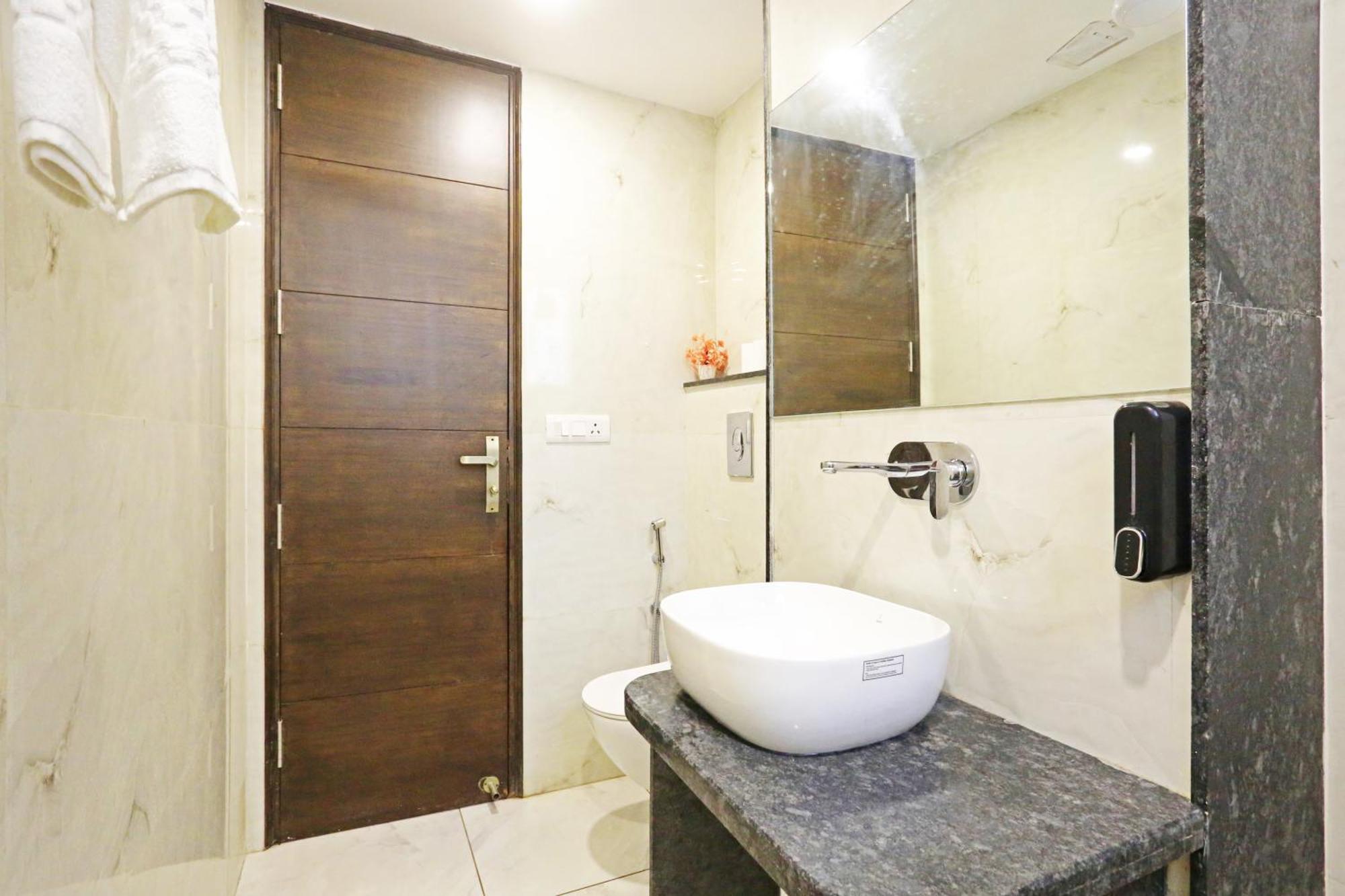 Hotel Mayfair Just A Minute Away From New Delhi Railway Station And Connaught Place Exterior photo